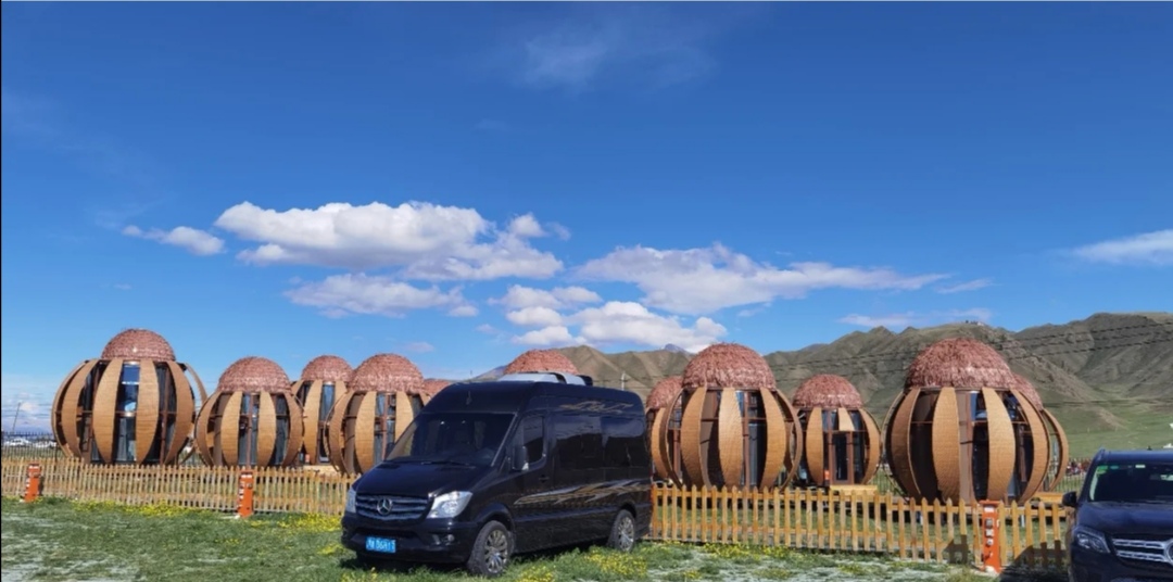 飛馳巴音自駕營(yíng)地星空民宿.jpg